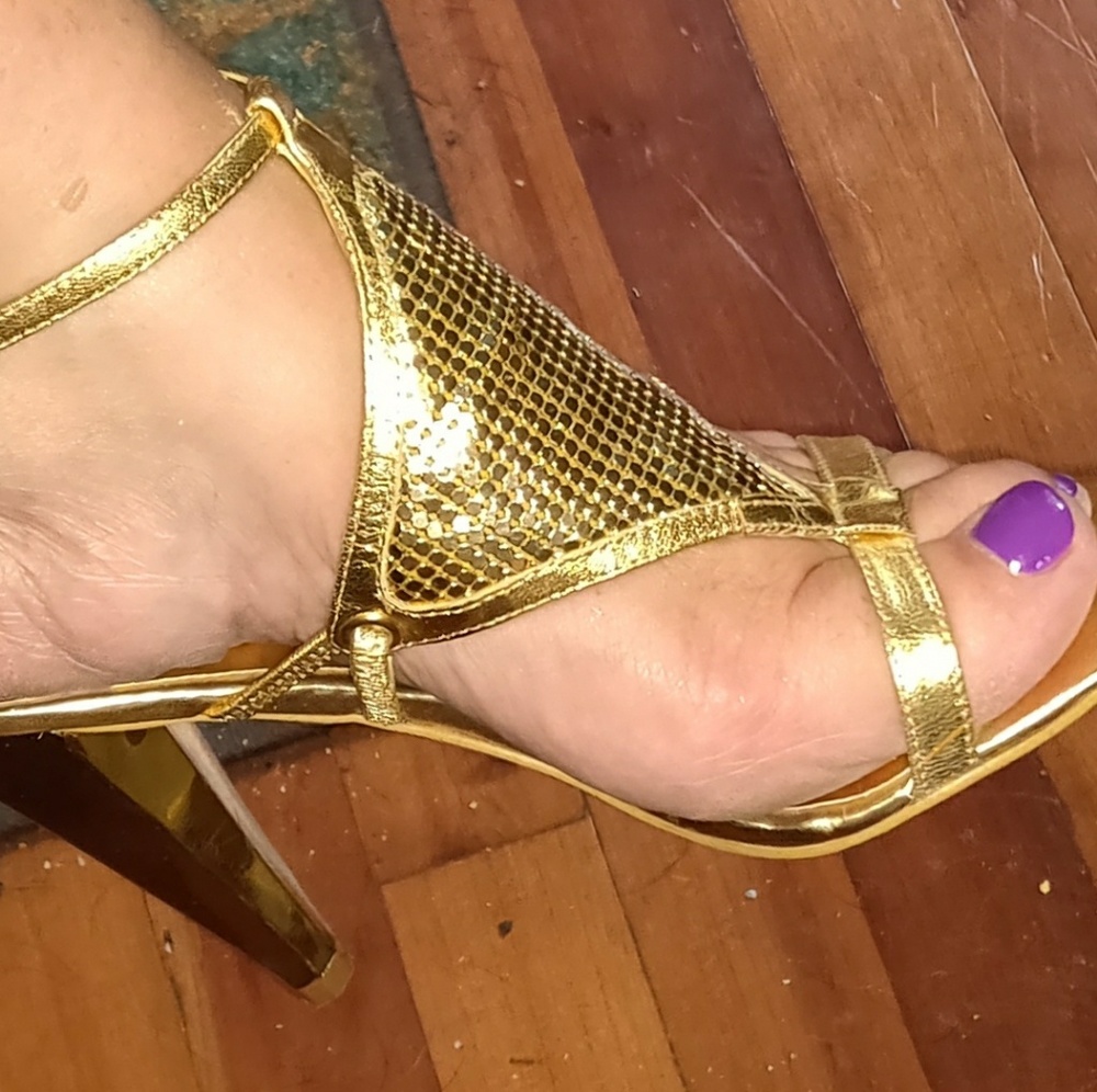 📚 Nine West Everything Gold Diamond Mesh Heels